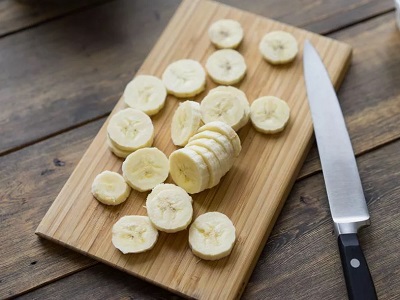Бананы нарезать кружками